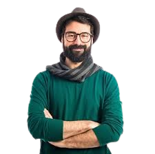 Hombre sonriente de verde con gorro y con los brazos cruzados